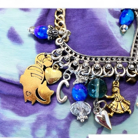 Cheshire Cat Alice in Wonderland charm necklace Vintage pieces gorgeous - Picture 16 of 17